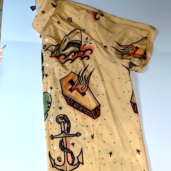 2Fun light weight button up shirt 100 % polyester unique print - Picture 2 of 4